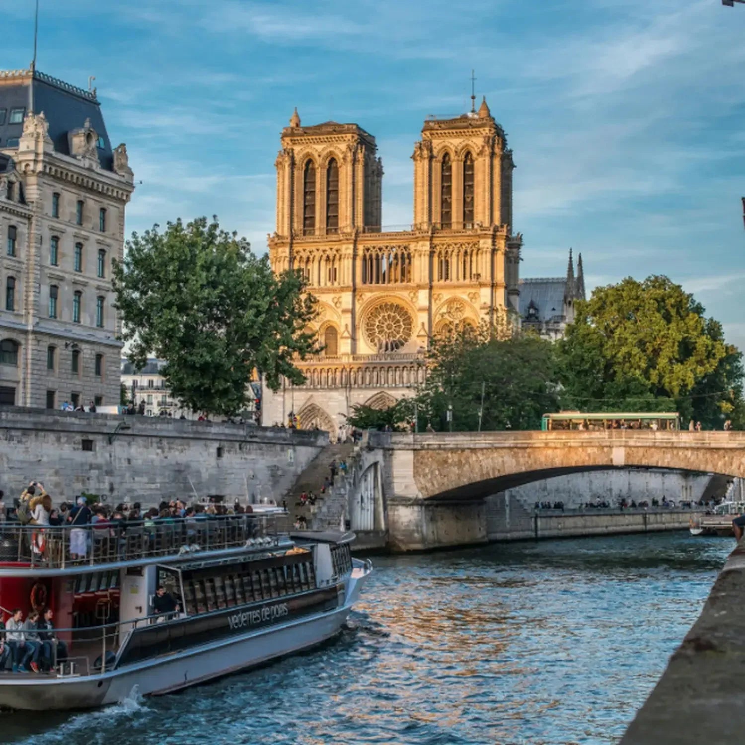Cofanetto regalo: Soggiorno romantico con spa a Parigi 