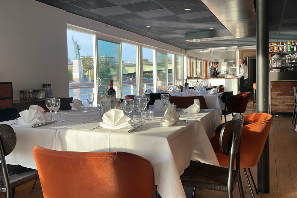 Coffret cadeau : Dîner croisière découverte Paris